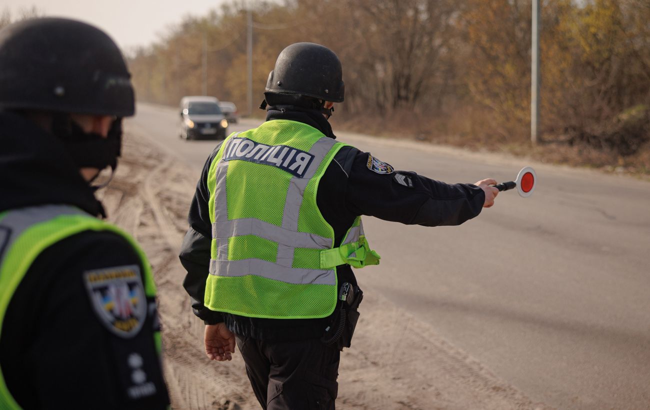 На трасі “Київ – Одеса” водій авто втік від ТЦК після зупинки поліцією: деталі