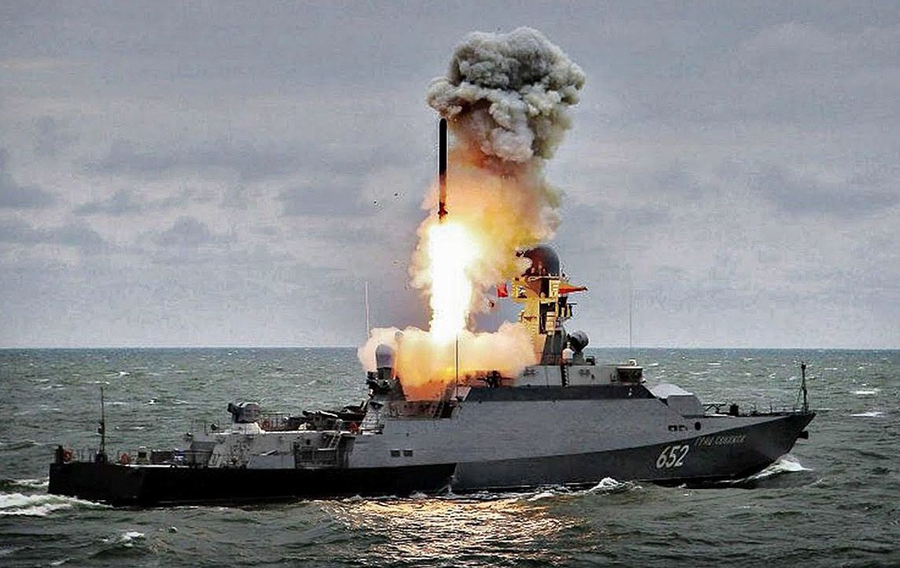 Росія виводить підводні човни в море, але не стріляє: Плетенчук пояснив причину
