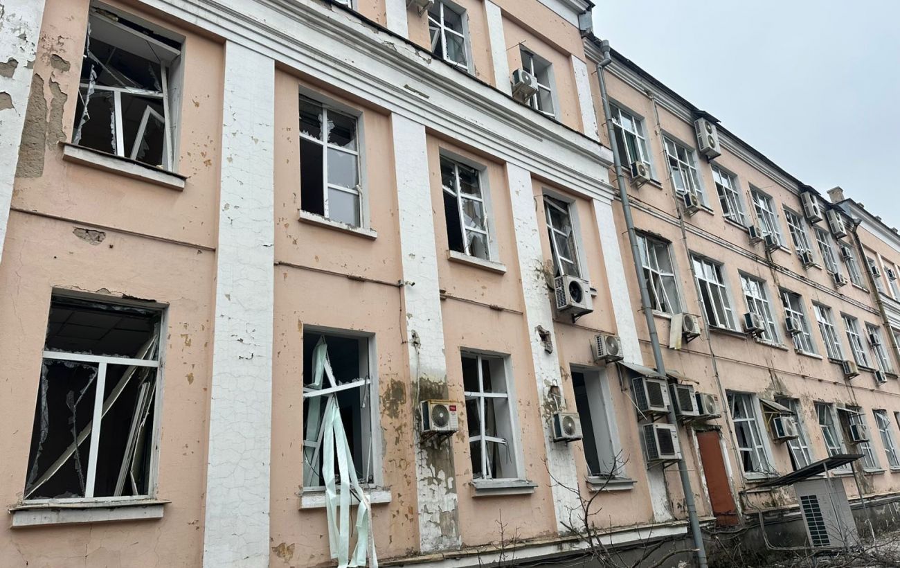 У Києві внаслідок атаки РФ пошкоджено будівлю Міносвіти (фото)