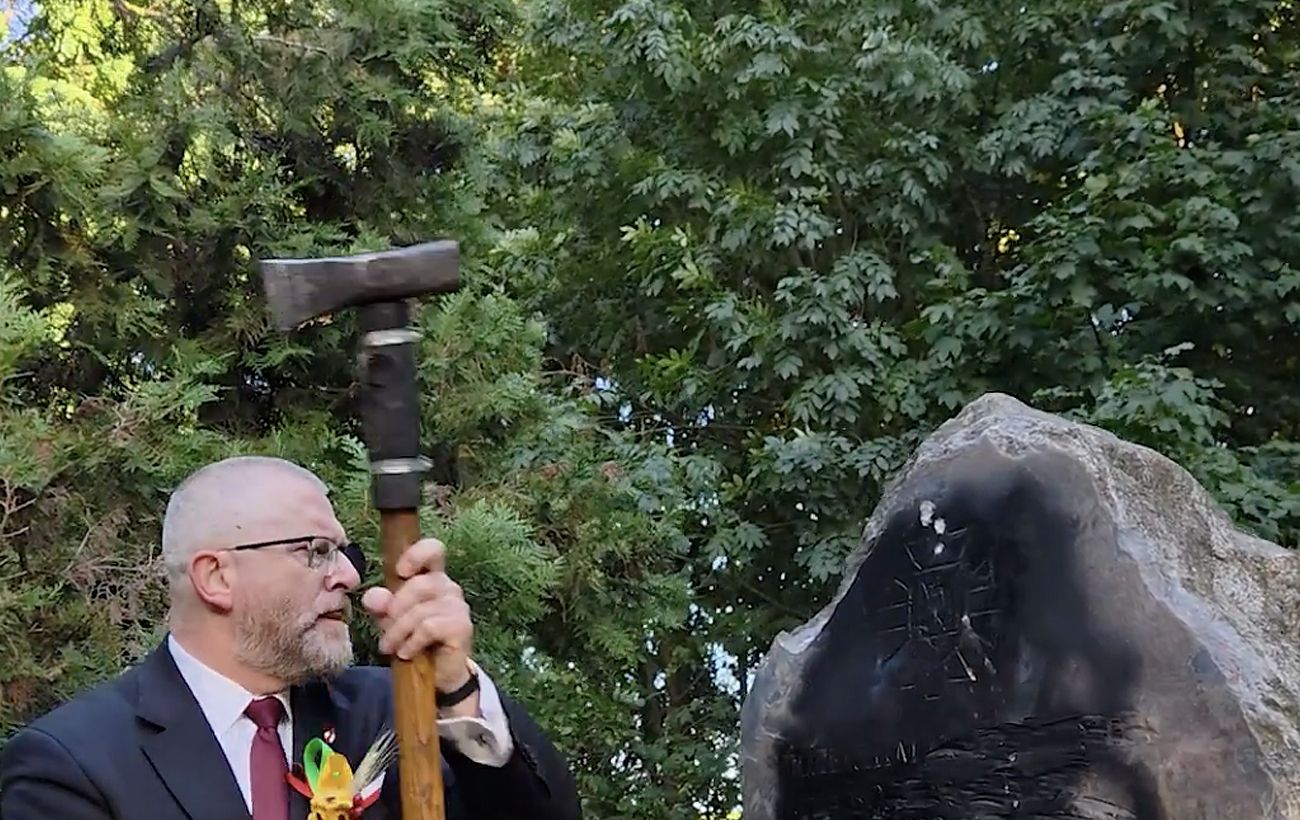 Скандальний євродепутат розбив пам’ятник УПА у Польщі: Україна вимагає реакції